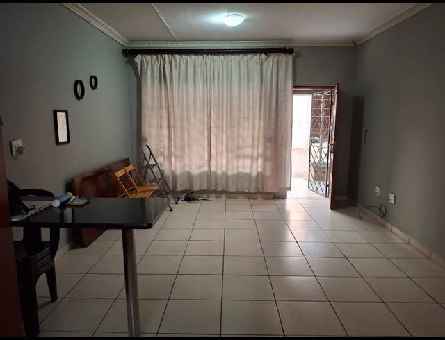 3 BEDROOM TOWNHOUSE TO LET IN SOUTH VIEW